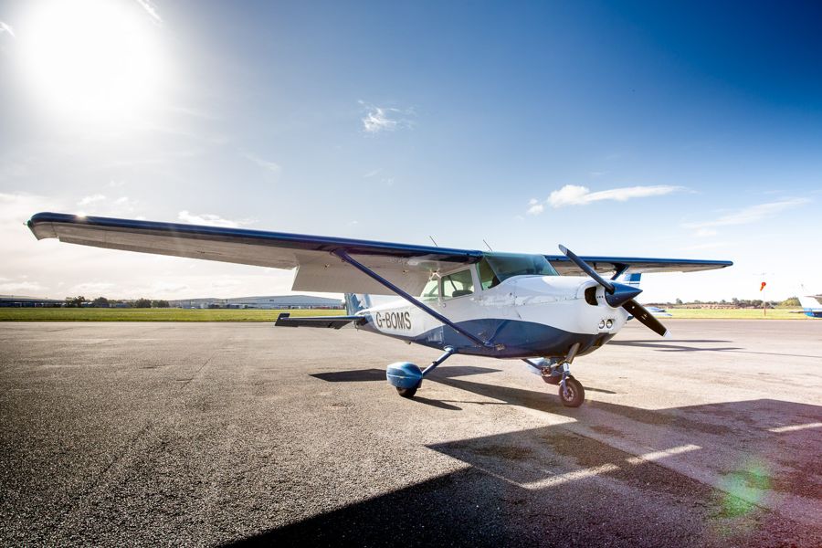 Cessna 172 G-BOMS in the sunshine